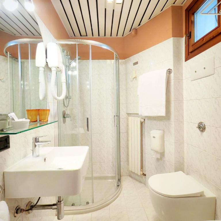 Hotel Castello S. Antonio - Camera Familiare con Vista Lago - Dependance - 12