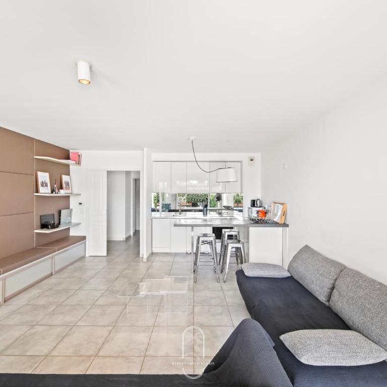 Au bout de la rue la Mer- T3 Jardin Piscine PARKING WIFI BY HC - Appartement 2 Chambres - 12