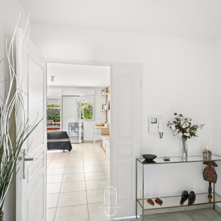 Au bout de la rue la Mer- T3 Jardin Piscine PARKING WIFI BY HC - Appartement 2 Chambres - 11