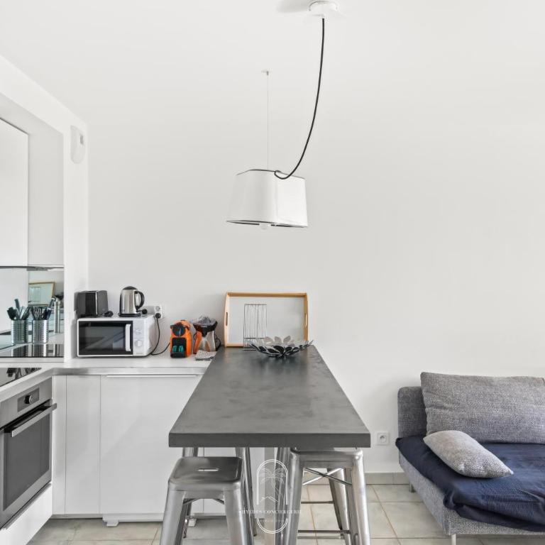 Au bout de la rue la Mer- T3 Jardin Piscine PARKING WIFI BY HC - Appartement 2 Chambres - 24