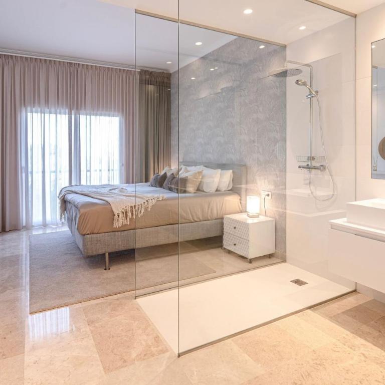 Serene hideaway, luxurious 2-bedroom penthouse apartment in the exclusive Paraíso Pueblo - Apartment - 17