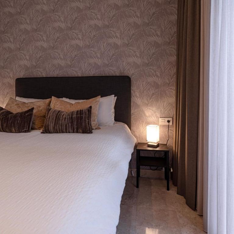 Serene hideaway, luxurious 2-bedroom penthouse apartment in the exclusive Paraíso Pueblo - Apartment - 23