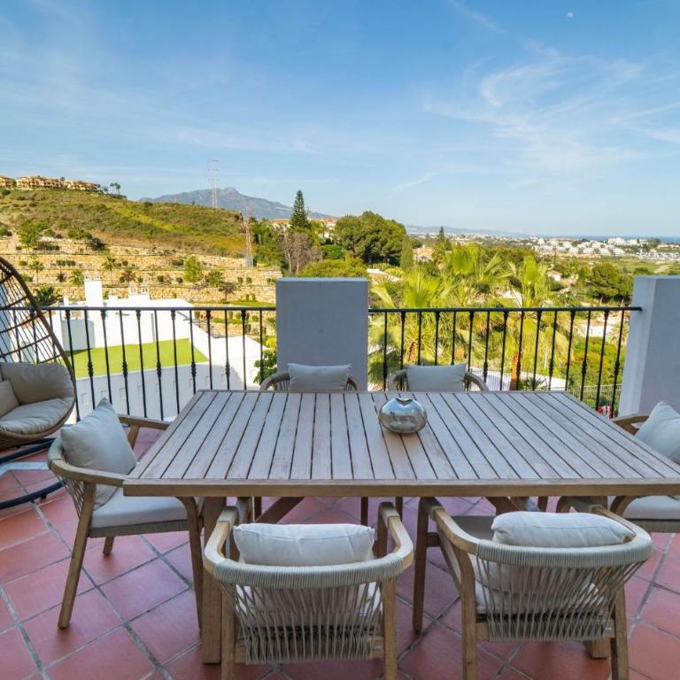 Serene hideaway, luxurious 2-bedroom penthouse apartment in the exclusive Paraíso Pueblo - Apartment - 25