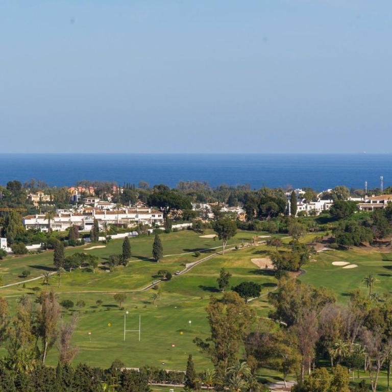 Serene hideaway, luxurious 2-bedroom penthouse apartment in the exclusive Paraíso Pueblo - Apartment - 37