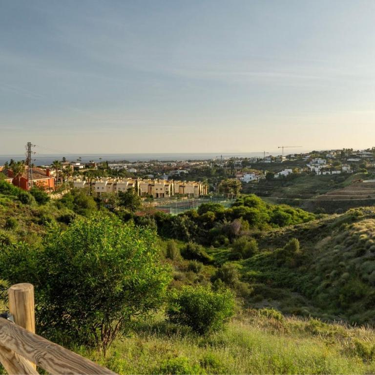 Serene hideaway, luxurious 2-bedroom penthouse apartment in the exclusive Paraíso Pueblo - Apartment - 48
