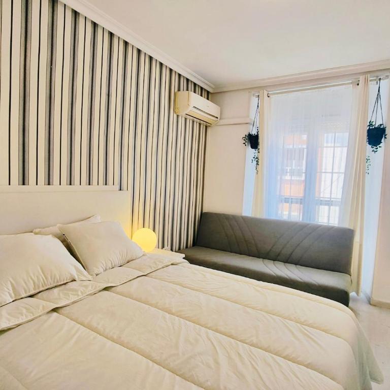 En PLENO CENTRO - Especial para GRUPOS o FAMILIAS - GRAN VÍA - CALLAO - SOL - PLAZA ESPAÑA - Apartamento de 3 dormitorios - 40