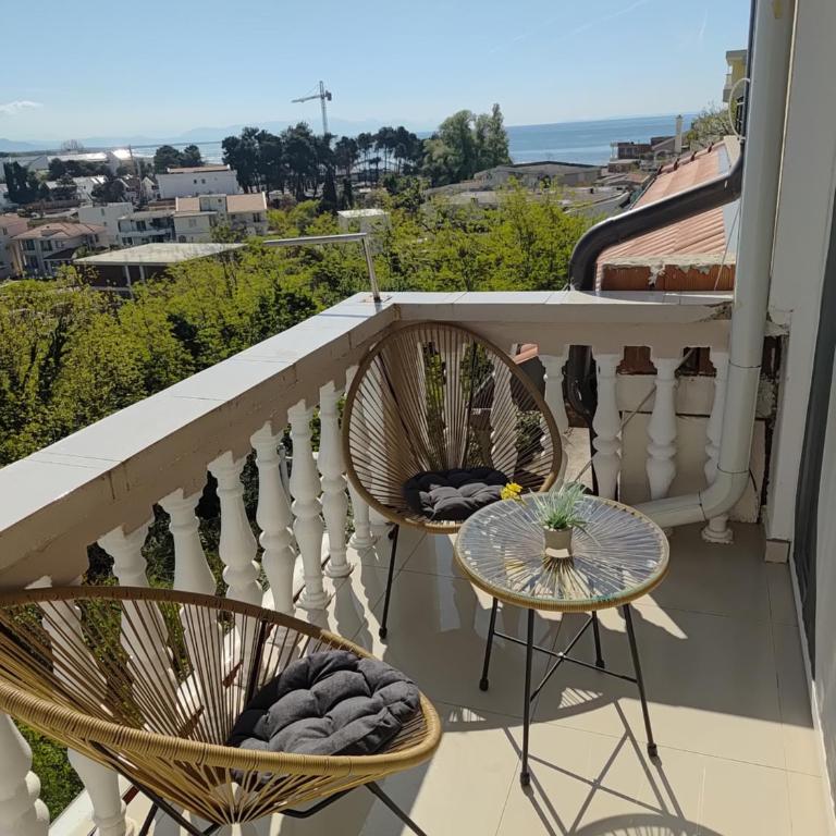 Becic Apartments - Deluks Dvokrevetna soba sa Bračnim Krevetom, Balkonom i Pogledom na More - 13