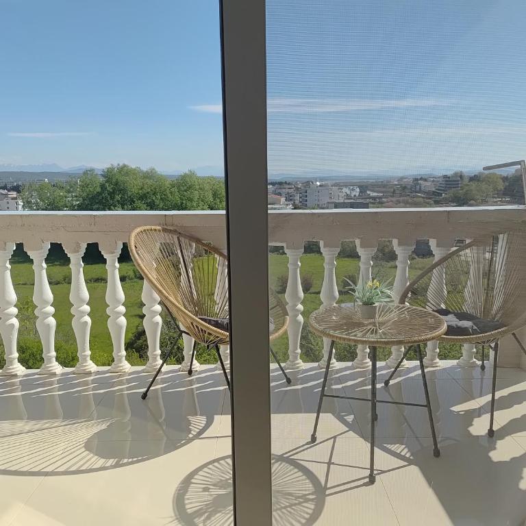 Becic Apartments - Deluks Dvokrevetna soba sa Bračnim Krevetom, Balkonom i Pogledom na More - 1
