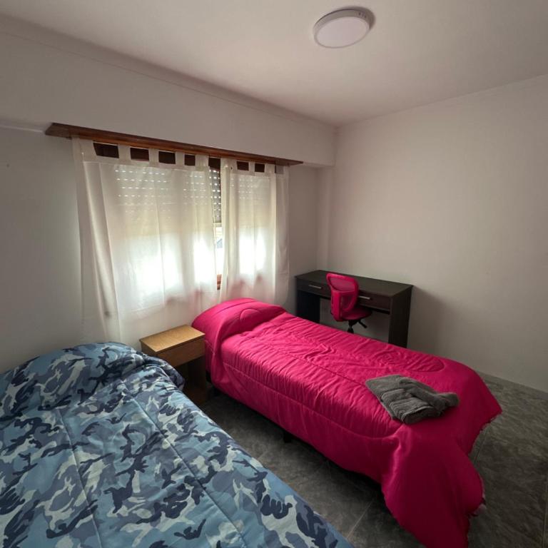 Casa grande, cómoda y luminosa con terraza, balcón y parrilla, hasta 6 huéspedes - Casa Unifamiliar de 3 dormitorios - 6