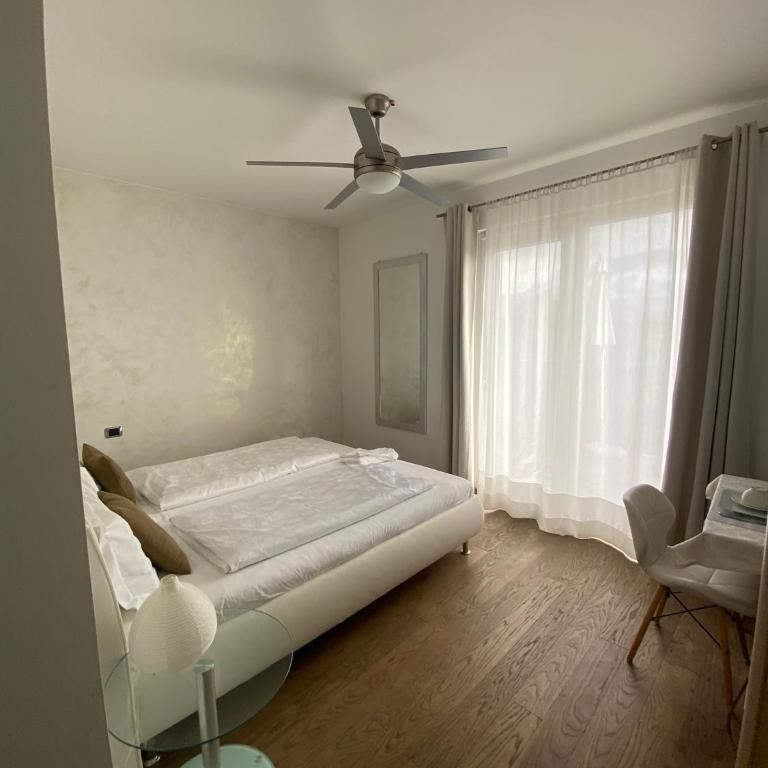 B&B Mele d'Oro - Camera Familiare con Vista Giardino - 6
