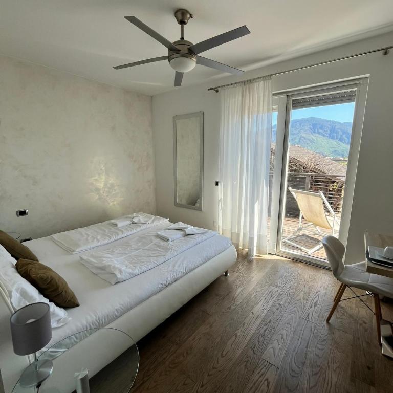 B&B Mele d'Oro - Camera Familiare con Vista Giardino - 3