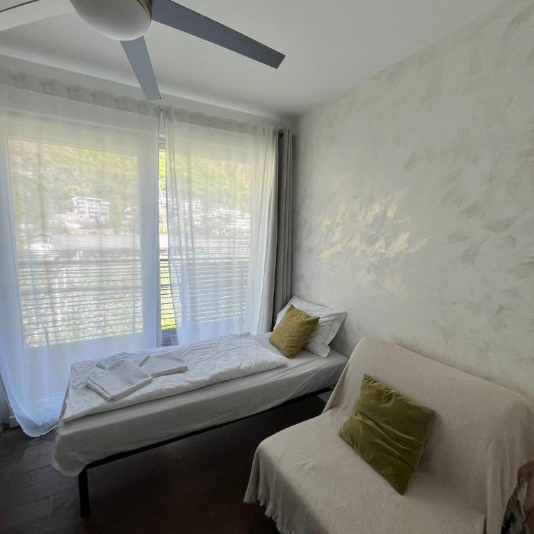 B&B Mele d'Oro - Camera Familiare con Vista Giardino - 4