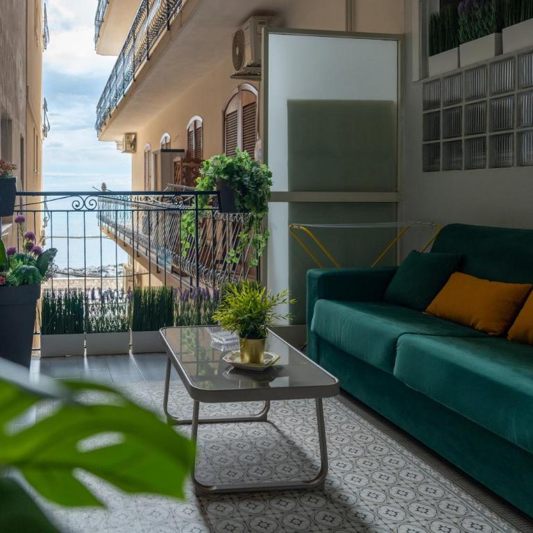 Nery Home Giardini Naxos - Camera King con Vista Mare - 19