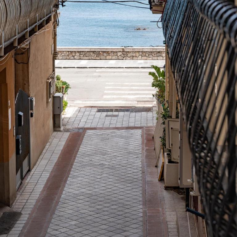 Nery Home Giardini Naxos - Camera Quadrupla con Balcone - 25