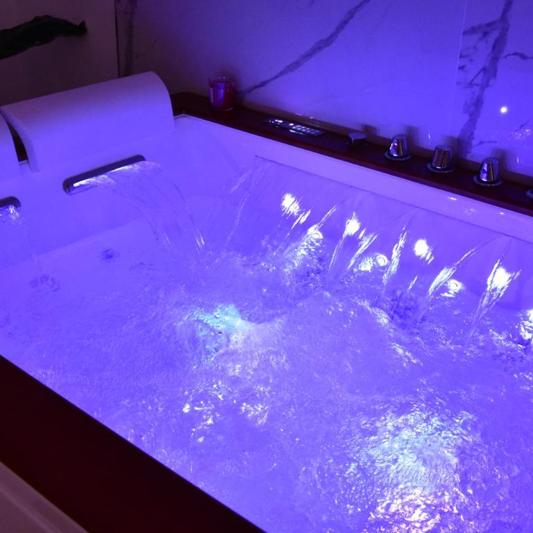 Yllen Rooms - Suite Deluxe con Vasca Idromassaggio - 1