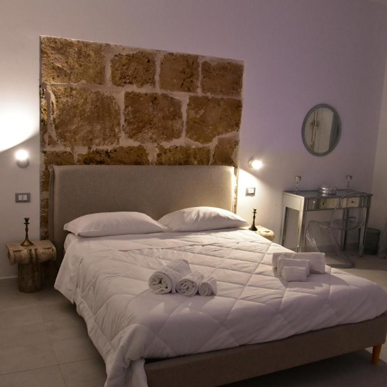 Yllen Rooms - Suite Deluxe con Vasca Idromassaggio - 4