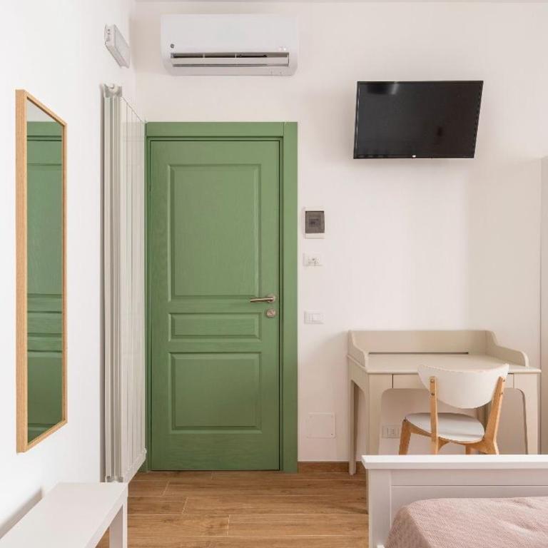 MGrooms - Double Room with Private Bathroom - 5