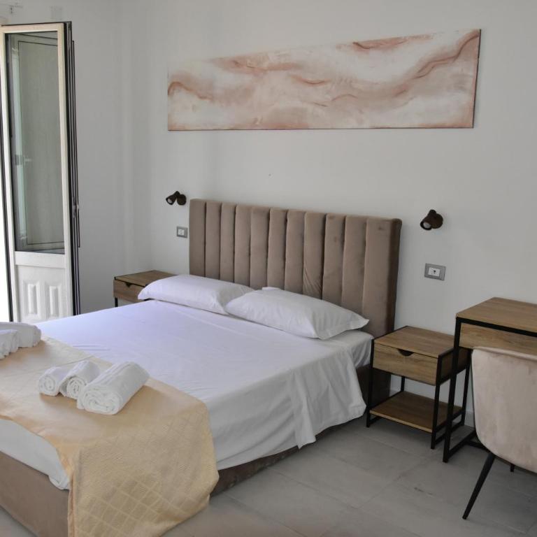 Yllen Rooms - Camera Matrimoniale con Bagno Privato - 3