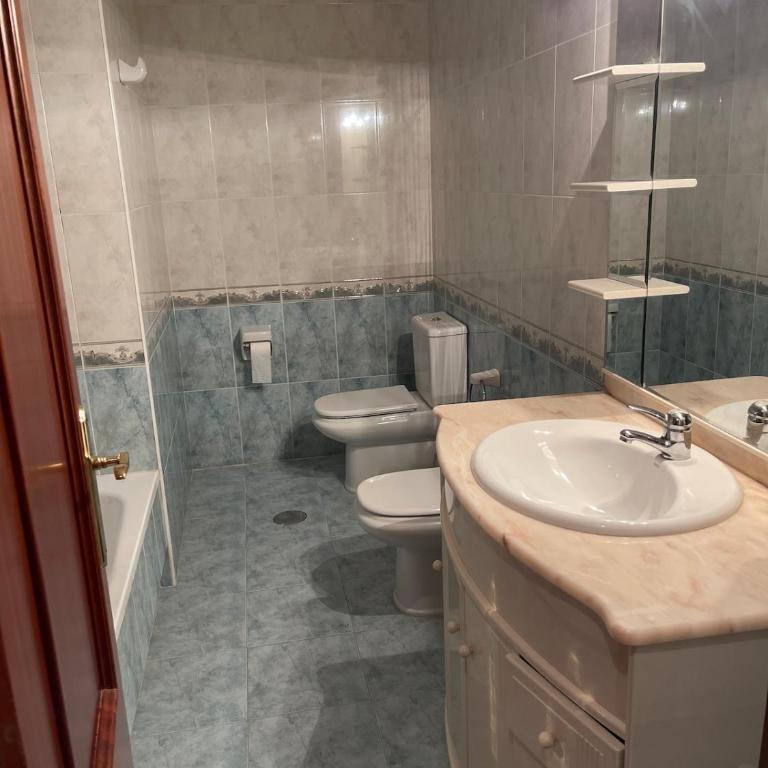 Amplio apartamento a pie de playa y zona recreativa Rua Carburos 2 - Apartment - 6
