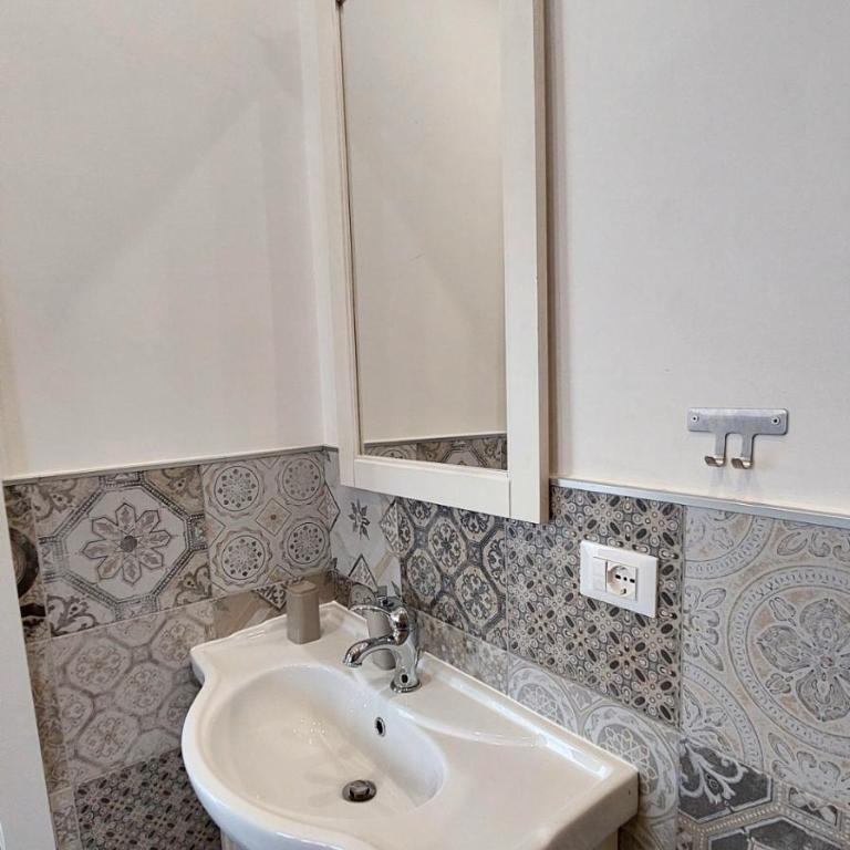 A CASA DI BICE&SISSI - vicino all'Allianz Stadium, centro città, Parco Dora, facoltà di informatica - Camera Matrimoniale/Doppia con Letti Singoli con Bagno Privato - 25