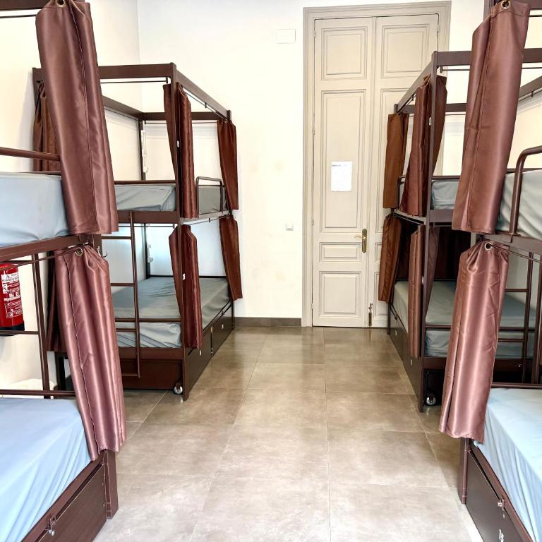 Hip Karma Hostel - Bed in Dormitory Room for 8 People - 5