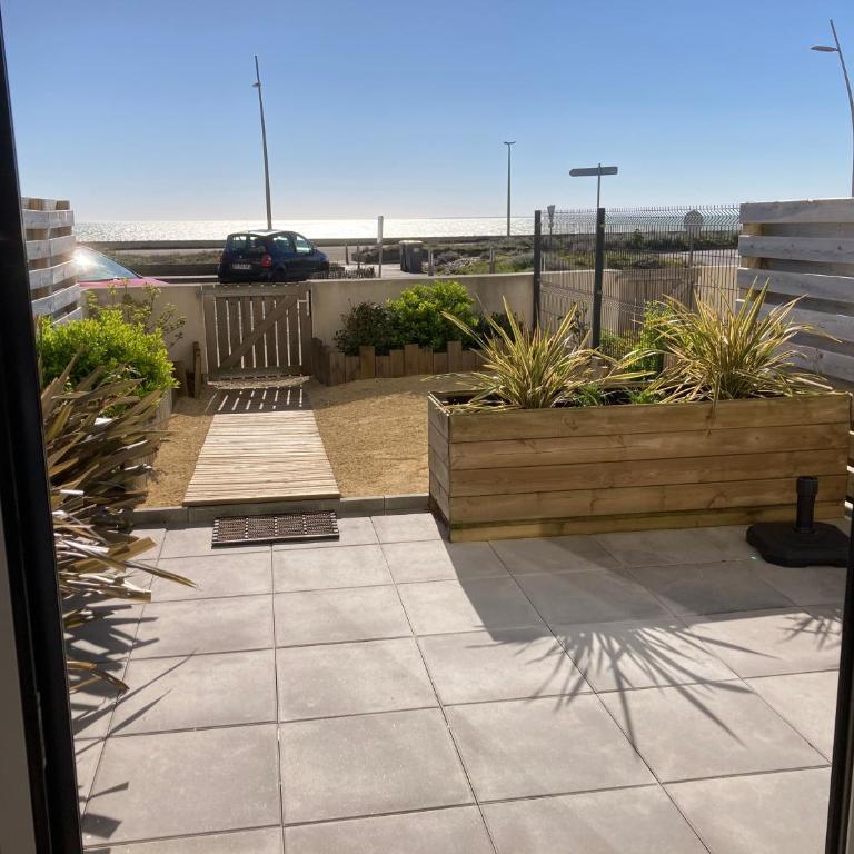 Studio neuf déco vintage face mer,terrasse ,jardin,wifi,parking sous-sol privé - One-Bedroom Apartment - 24