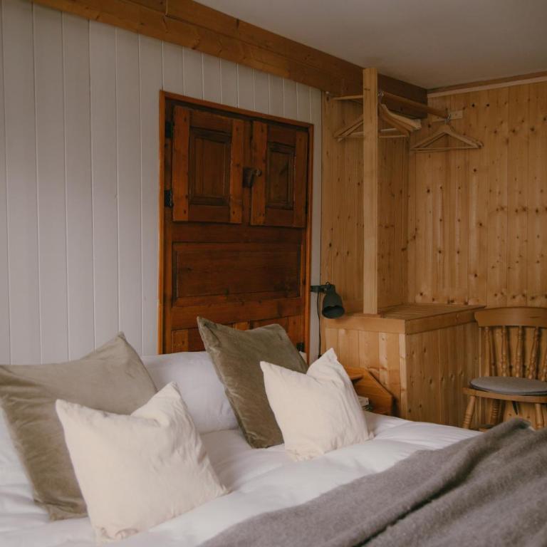 Chalet Châtaigne - Shared Catered Chalet - Chambre Familiale - Vue sur Montagne - 5