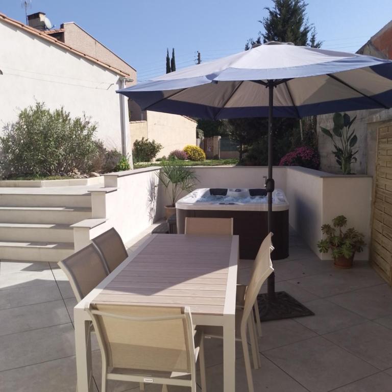 Le Logis du Moulin Gîte avec Jacuzzi, à 800m de la Cité Médiévale - Three-Bedroom House - 20