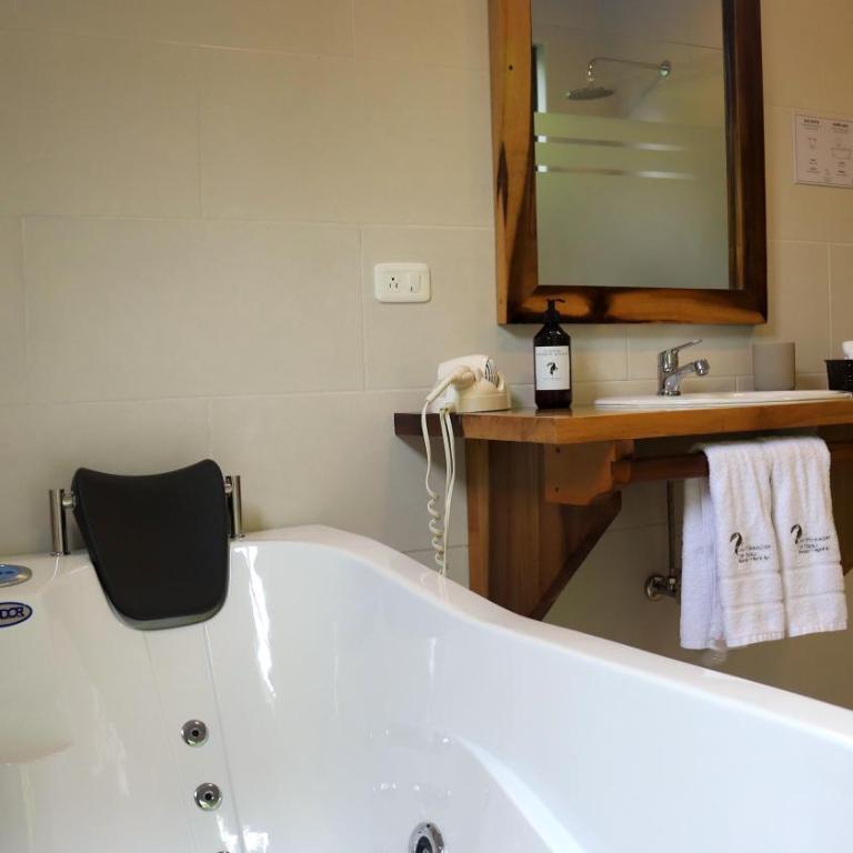 Las Terrazas de Dana Boutique Lodge & Spa - Suite con bañera de hidromasaje - Cama extragrande - 14