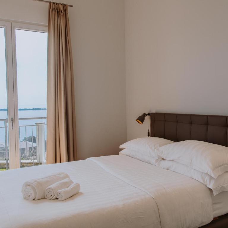 Villa Albachiara, Private Luxury villa with private pool and lake view - Villa - 38