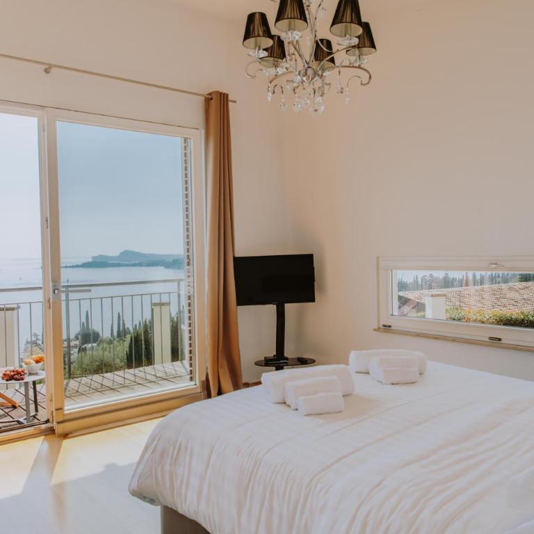 Villa Albachiara, Private Luxury villa with private pool and lake view - Villa - 42