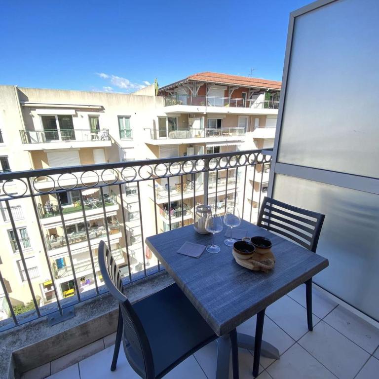 Charming studio with swimming pool - Appartement 1 Chambre - 8