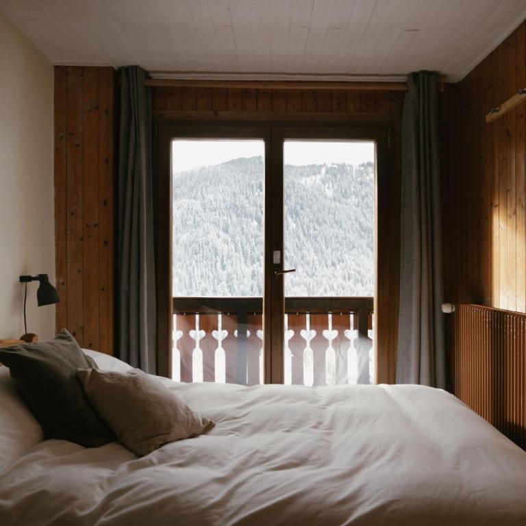 Chalet Châtaigne - Shared Catered Chalet - Chambre Familiale avec Balcon - 6