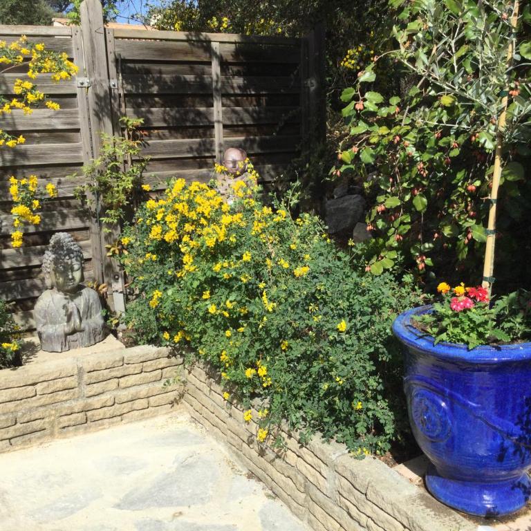 Bastidon provençal dans domaine naturiste avec accès gratuit parc aquatique - Maison 2 Chambres - 14