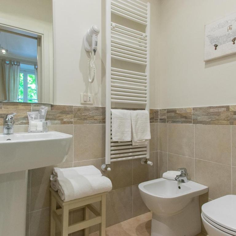 B&B Le Grazie - Camera Familiare con Bagno Privato - 8