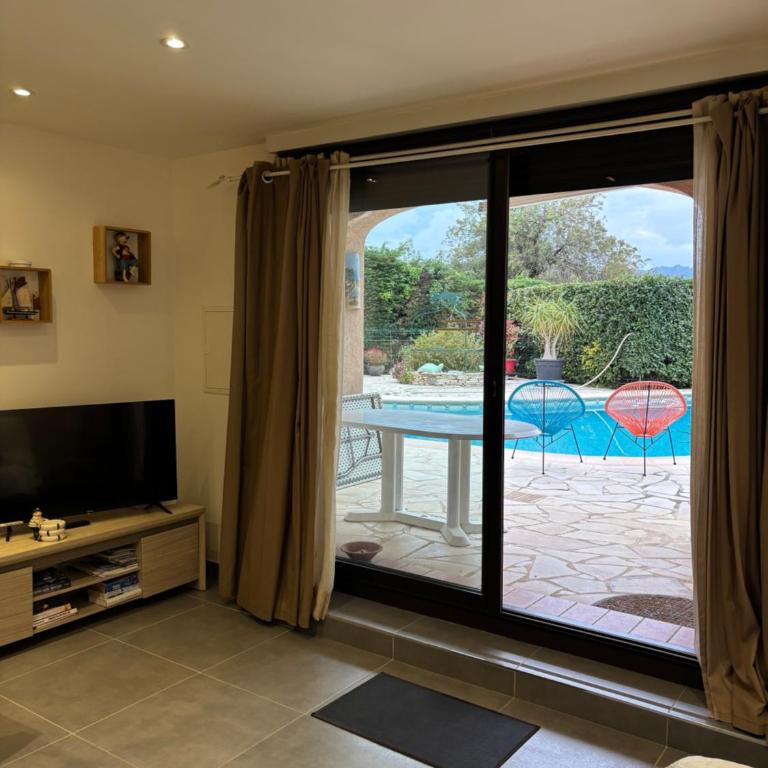 2 pièces dans villa avec piscine & parking -Cannes à 10 mns - Apartamento de 1 dormitorio - 5
