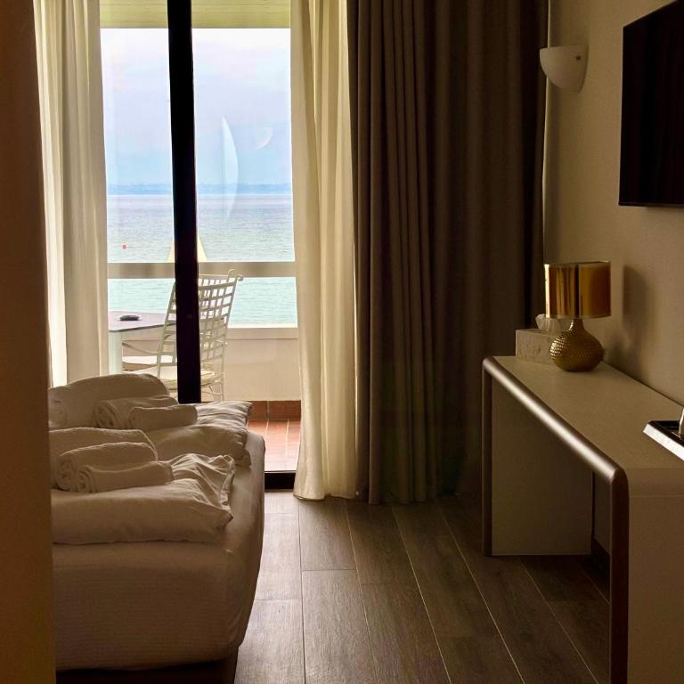 Hotel Aquila D'Oro Desenzano - Camera Matrimoniale Superior con Vista Lago - 8