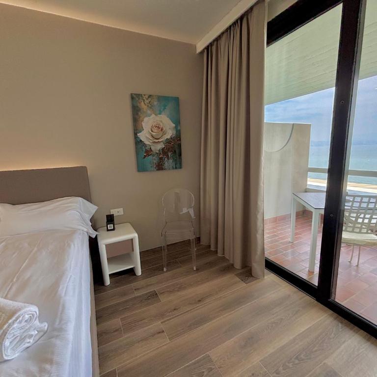 Hotel Aquila D'Oro Desenzano - Camera Matrimoniale Superior con Vista Lago - 9