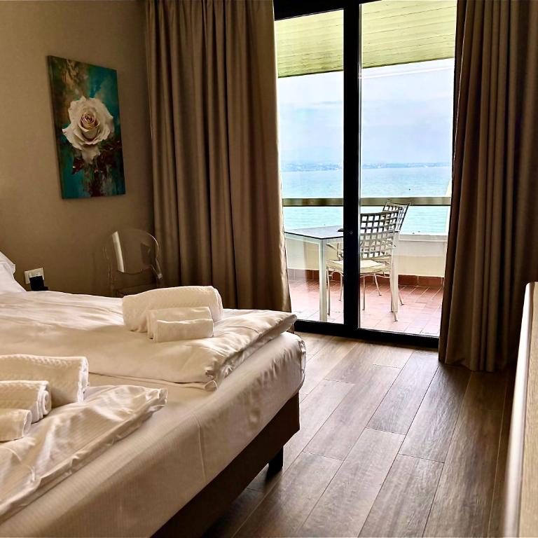Hotel Aquila D'Oro Desenzano - Camera Matrimoniale Superior con Vista Lago - 1