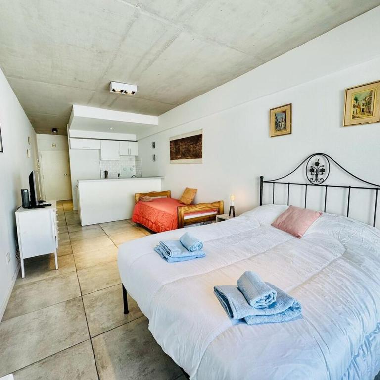 Estudio industrial con balcón - Apartamento de 1 dormitorio - 1