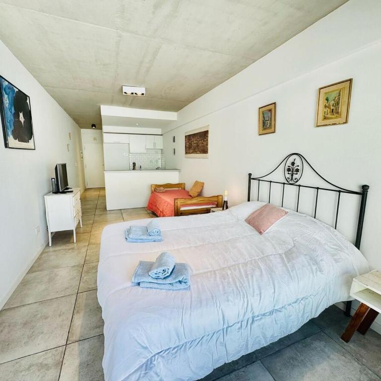 Estudio industrial con balcón - Apartamento de 1 dormitorio - 12