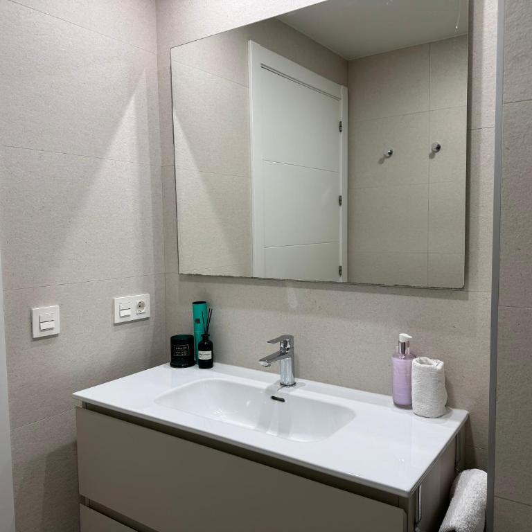 San Fermín centro - Two-Bedroom Apartment - 12
