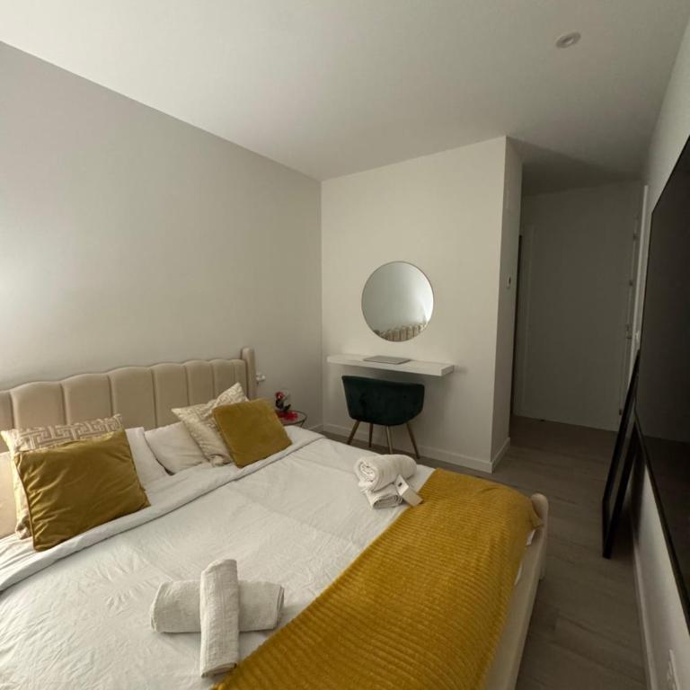 San Fermín centro - Two-Bedroom Apartment - 3