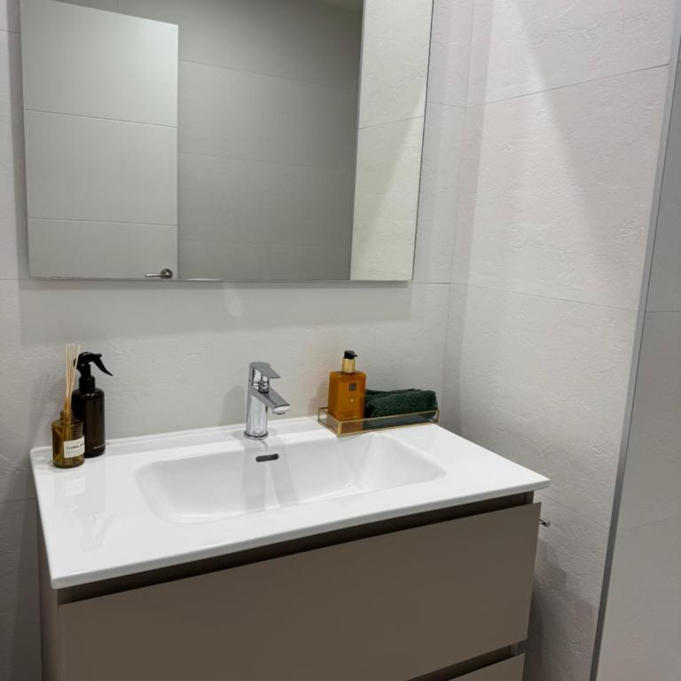 San Fermín centro - Two-Bedroom Apartment - 14