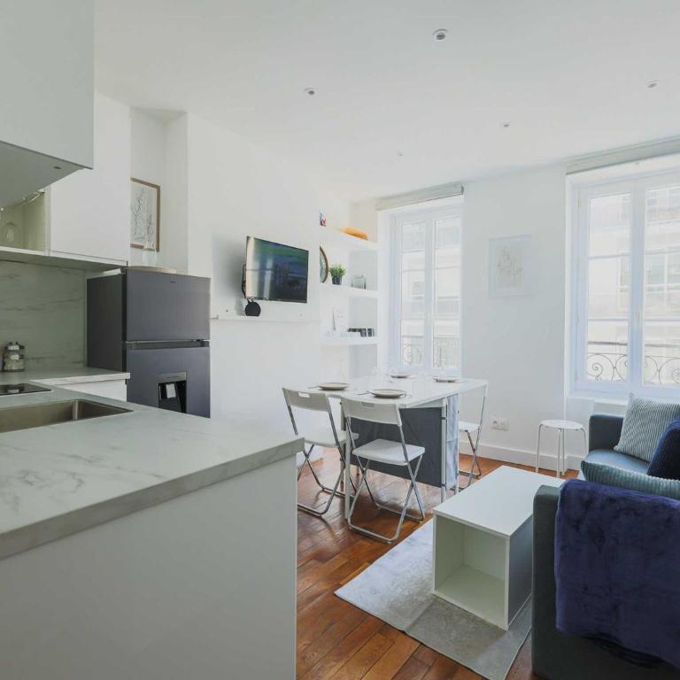 Modern apartment -1BR-3P-Ternes - Two-Bedroom Apartment - 1