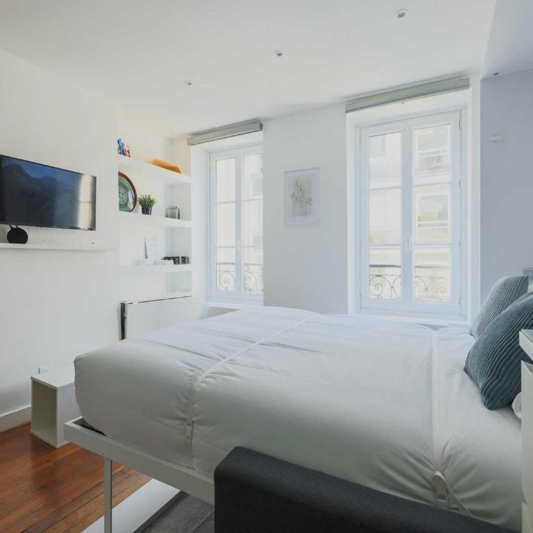 Modern apartment -1BR-3P-Ternes - Two-Bedroom Apartment - 7