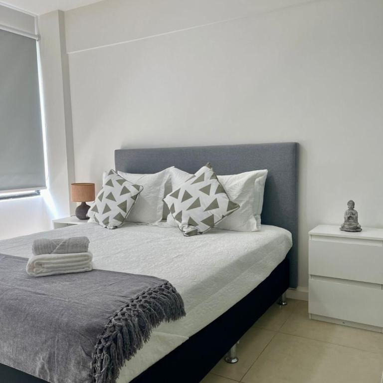 Elegante departamento en Equipetrol - Apartamento de 1 dormitorio - 21