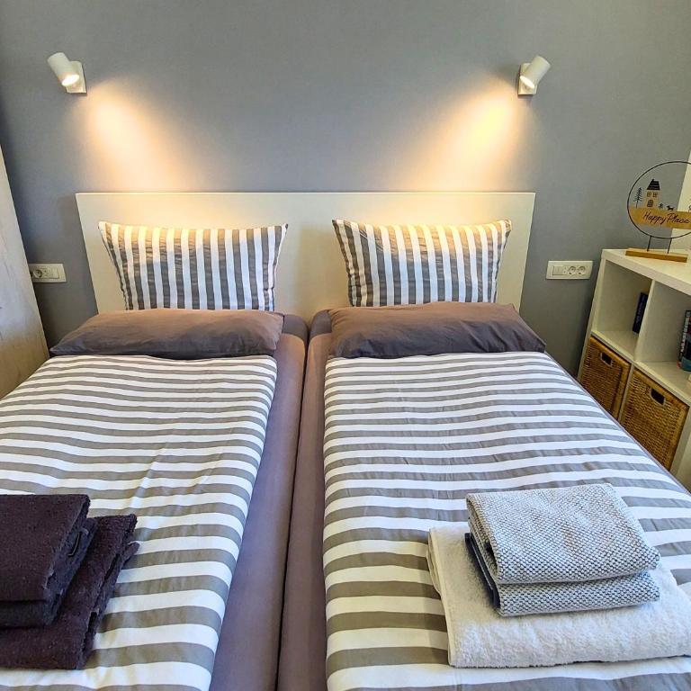 Mio Monte Apartments - Free Parking and Wi-Fi - Calm, Garden, See and Mountain View, Tivat - Porto Montenegro 2km - Superior One-Bedroom Apartment with Balcony - 12