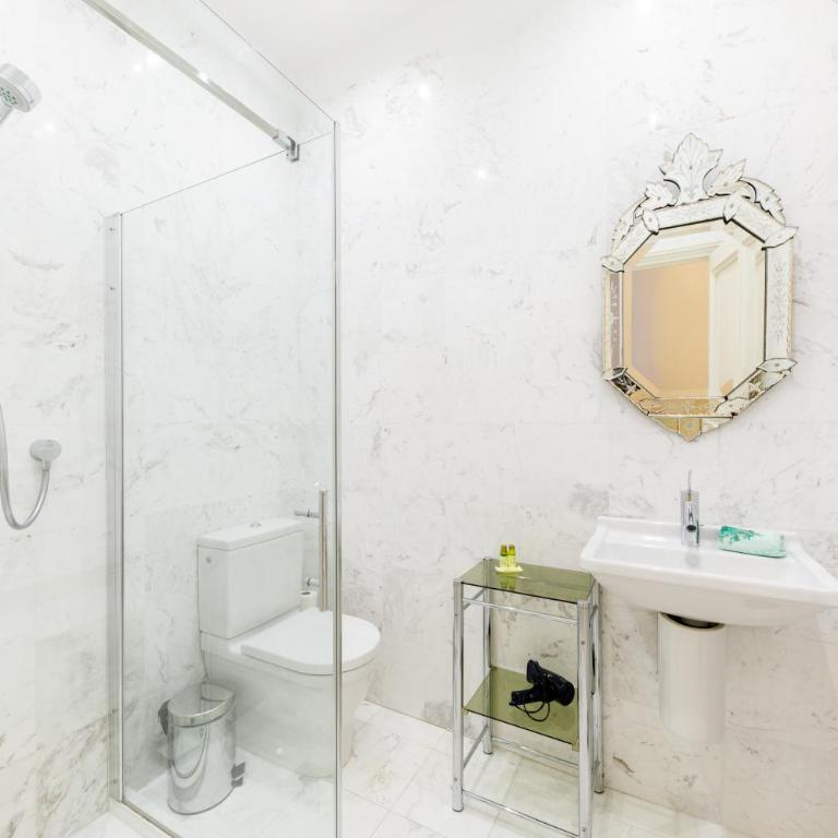 Luxury Historic Suite with Private Beach, Pool & Tennis near Monaco - Appartement 2 Chambres - 13