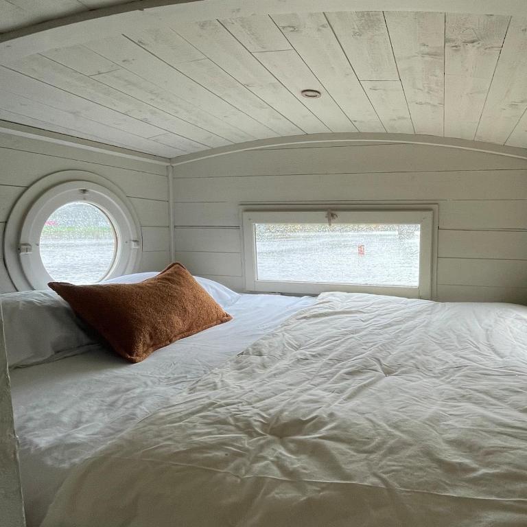 Bateau traditionnel de Loire face au château d'Angers - Mobile Home - 11